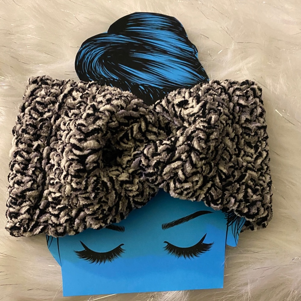 Handmade crochet thick earwarmers. Made to order! Can be made in most colors.